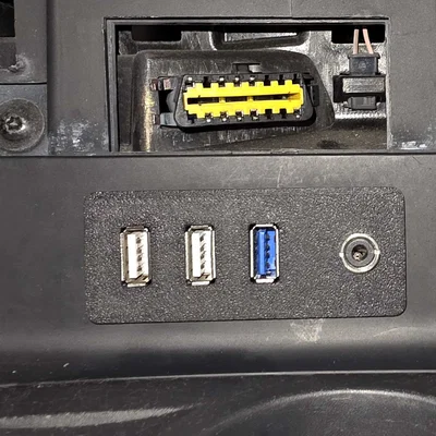 Bộ chuyển đổi USB và giắc 3.5mm cho Renault Megane 3