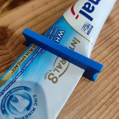 Dụng cụ nặn kem đánh răng 3D thông minh - Giải pháp tiết kiệm tại nhà