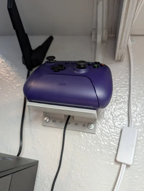 Giá treo tường cho tay cầm PC Gaming kèm lỗ cắm cáp USB-C - Image 2