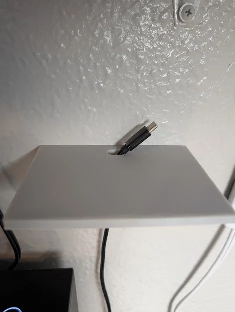 Giá treo tường cho tay cầm PC Gaming kèm lỗ cắm cáp USB-C - Image 3