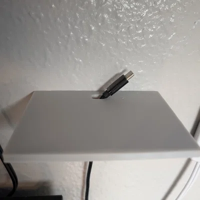 Giá treo tường cho tay cầm PC Gaming kèm lỗ cắm cáp USB-C