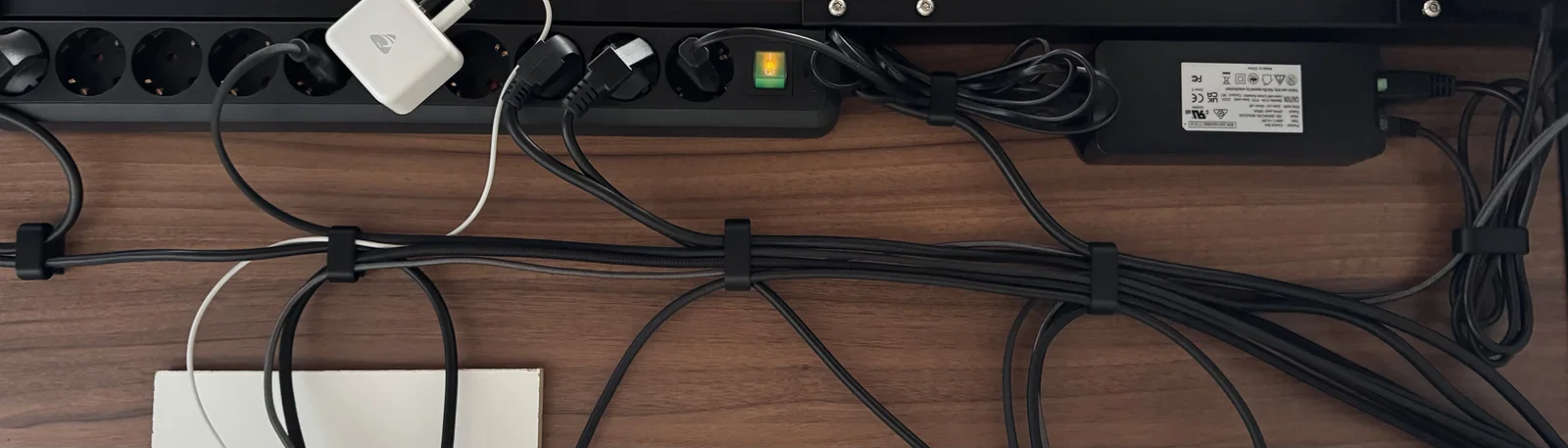 Snap-In Cable Clip Organizer / Management - Giá đỡ và Kẹp cáp thông minh - Image 2