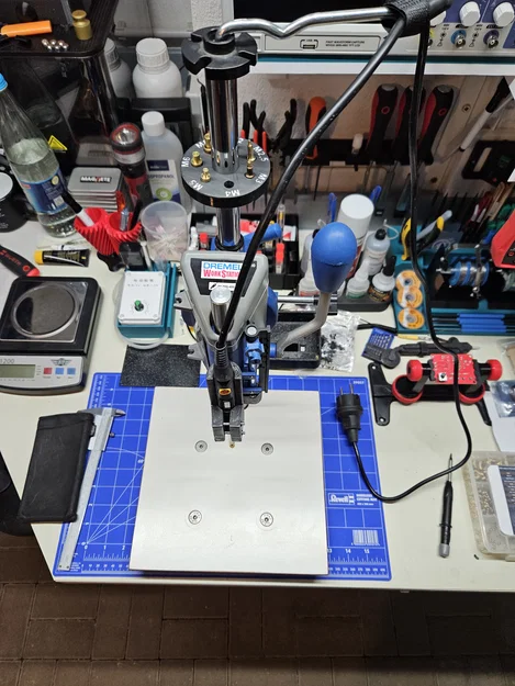 Giá đỡ mỏ hàn cho chân đế Dremel (Dremel Drill Press Adapter) - Image 1