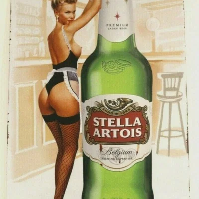 Mô hình trang trí Pin-Up Girl bên chai bia Stella Artois