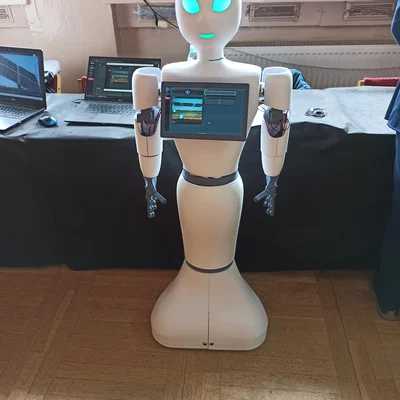 Robot hình người mã nguồn mở Axon