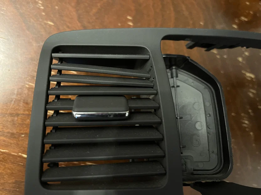 Lá cửa gió điều hòa thay thế cho Toyota Corolla (E12/E120) - Image 2