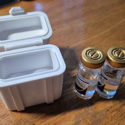 Hộp đựng 2 lọ nước pha tiêm (bacteriostatic water) 3D in