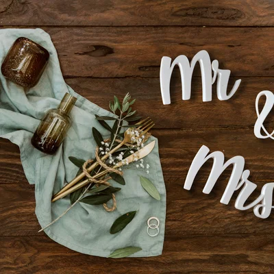 Wedding Mr & Mrs - Bảng chữ trang trí quà cưới