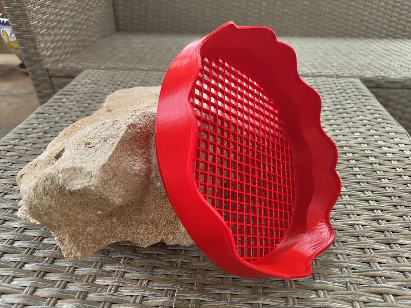 Đồ chơi sàng cát (Toy sand sifter) cho bé - Image 1
