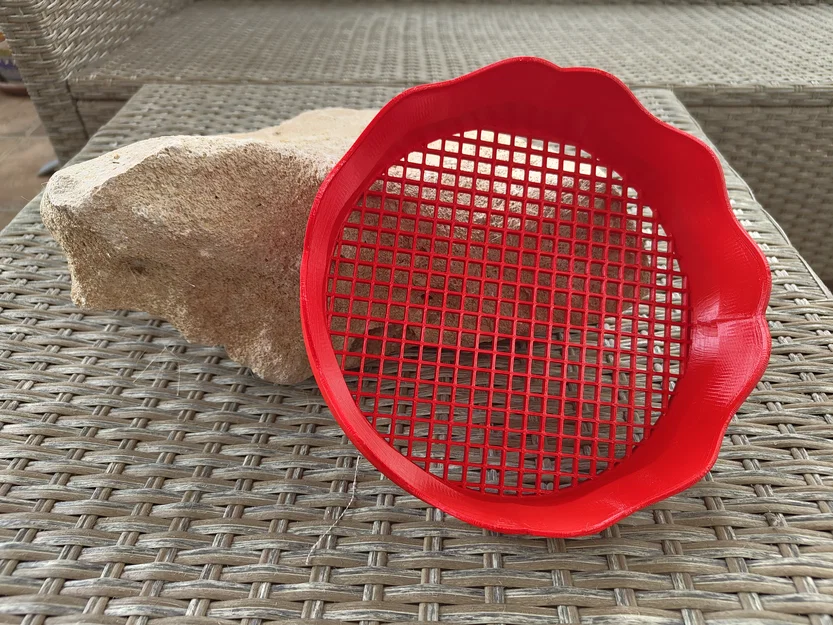 Đồ chơi sàng cát (Toy sand sifter) cho bé - Image 4