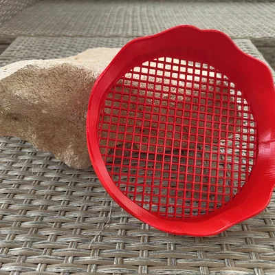 Đồ chơi sàng cát (Toy sand sifter) cho bé