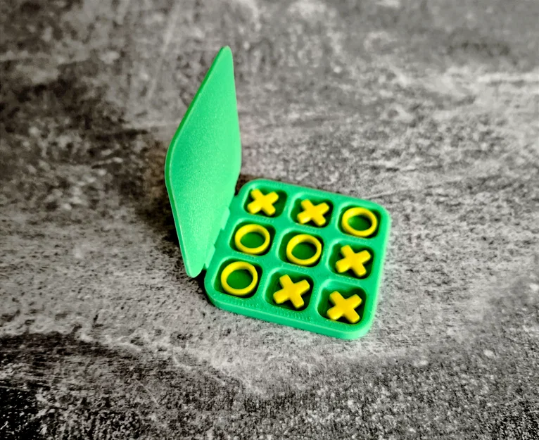 Bộ trò chơi cờ ca-rô 3D bỏ túi nhỏ gọn (Tik Tak Toe to Go) - Image 2