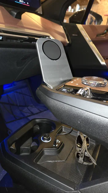 BMW iX - MagSafe Mount kèm quản lý dây (cable management) - Image 1