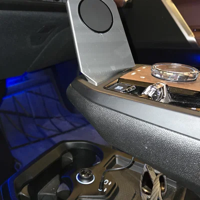 BMW iX - MagSafe Mount kèm quản lý dây (cable management)