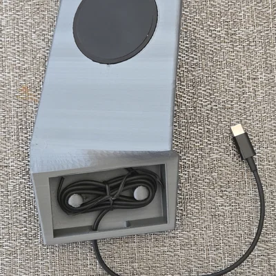 BMW iX - MagSafe Mount kèm quản lý dây (cable management)