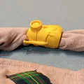 Vòng giữ khăn quàng cổ (woggle) hình Minion Stuart siêu đáng yêu - Thumbnail 3