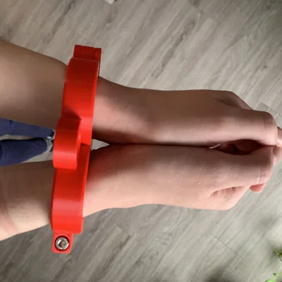 Irish Handcuffs - V1
