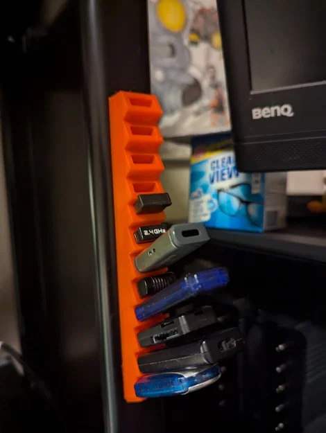 USB Holder Remix - Image 1