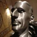 Tượng bán thân Tesla kèm bệ nhỏ có chú thích - Thumbnail 6