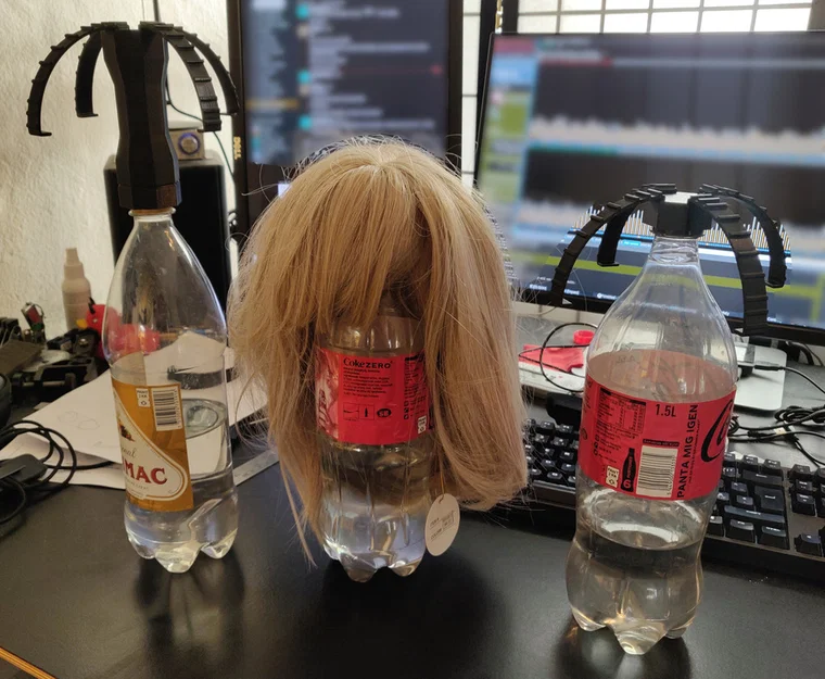 Giá Đỡ Tóc Giả Từ Chai Nước Ngọt (Bottle Wig Stand) - Image 8