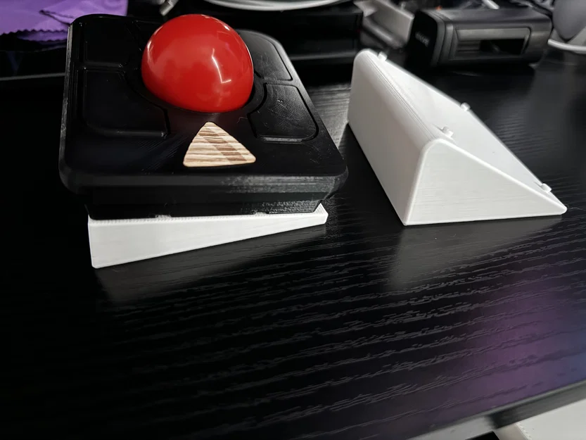 Đế nghiêng 10 độ cho chuột bi Ploopy Adept (Ploopy Adept Wedge) - Image 1
