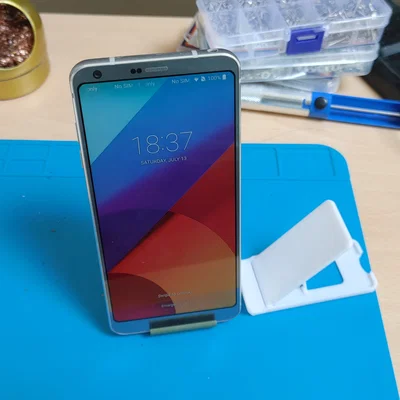 Giá đỡ điện thoại điều chỉnh được (Print-in-place)