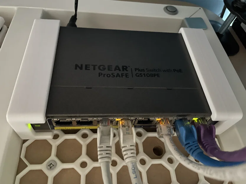 Giá đỡ Netgear GS108 cho hệ thống Multiboard in 3D - Image 1