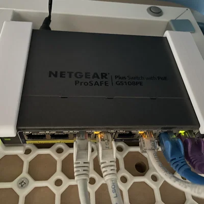 Giá đỡ Netgear GS108 cho hệ thống Multiboard in 3D