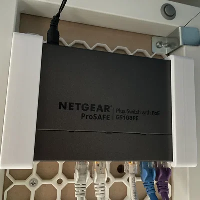 Giá đỡ Netgear GS108 cho hệ thống Multiboard in 3D