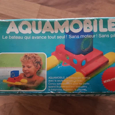 Aquamobile - Thuyền tắm cổ điển chạy bằng nước