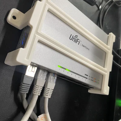 Giá treo tường UniFi Switch 8 (US-8 & US-8-60W) chắc chắn