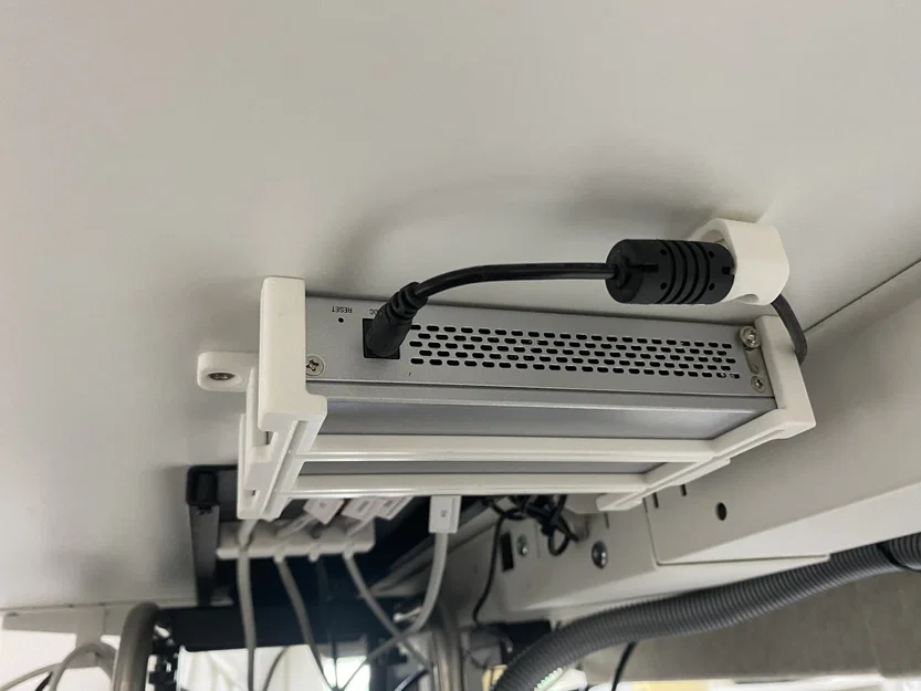 Giá treo tường UniFi Switch 8 (US-8 & US-8-60W) chắc chắn - Image 4