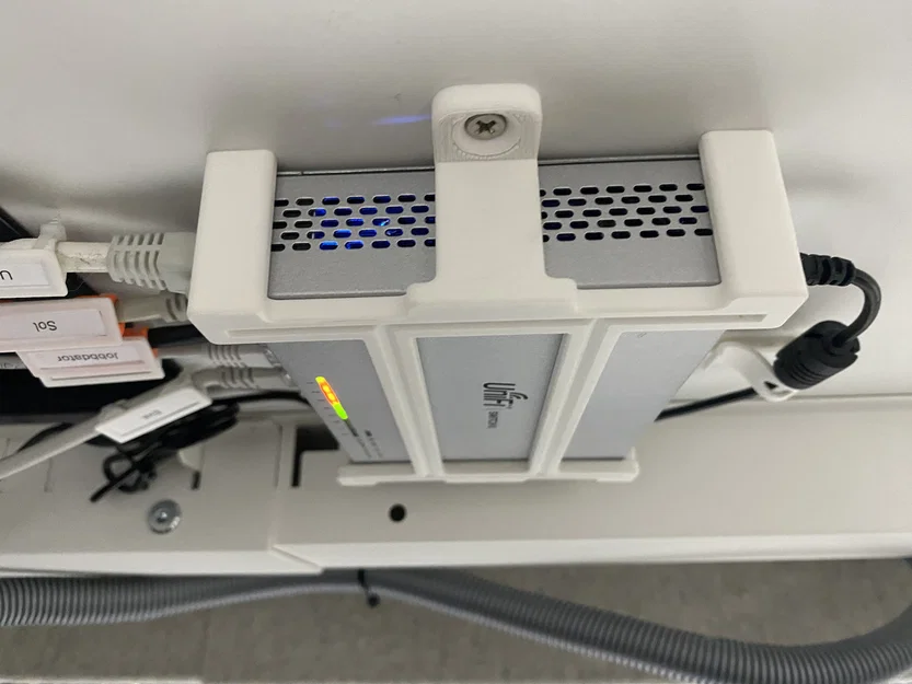 Giá treo tường UniFi Switch 8 (US-8 & US-8-60W) chắc chắn - Image 6