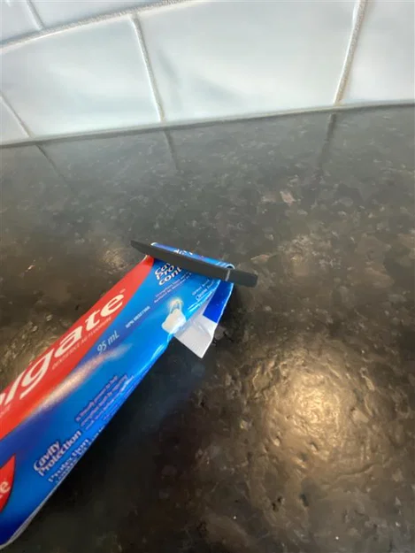 Dụng cụ nặn kem đánh răng 3D tiện dụng, tiết kiệm - Image 2