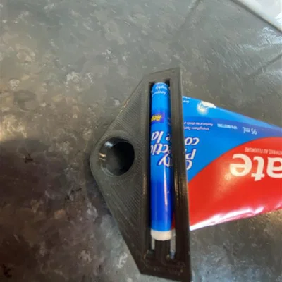 Dụng cụ nặn kem đánh răng 3D tiện dụng, tiết kiệm