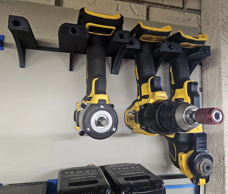 Giá treo dụng cụ cầm tay DeWalt in 3D tiện lợi cho nhà xưởng - Image 1
