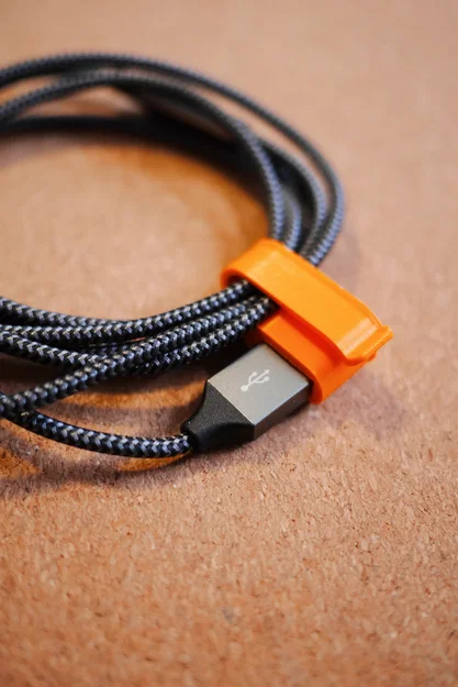 Kẹp giữ cáp USB A (Cable Holder/Clip) – Cable Management & Storage - Image 1