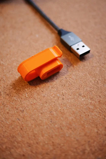 Kẹp giữ cáp USB A (Cable Holder/Clip) – Cable Management & Storage - Image 4