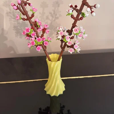 Bình hoa dáng mảnh cho LEGO Cherry Blossom (và cả hoa thật)