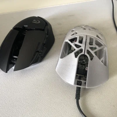 Eos - Vỏ chuột tối giản dựa trên Logitech G402 Hyperion Fury