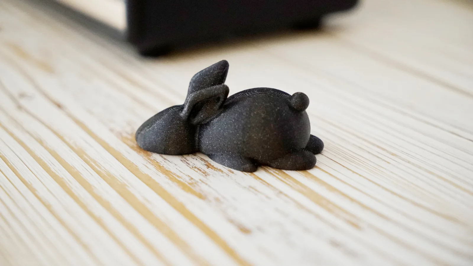 Mô hình 3D chú thỏ lười biếng (Lazy Rabbit) trang trí bàn l… 1