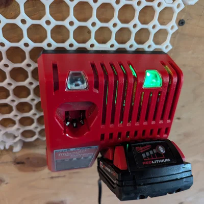 Ngàm gắn sạc pin Milwaukee M12/M18 lên bảng Multiboard