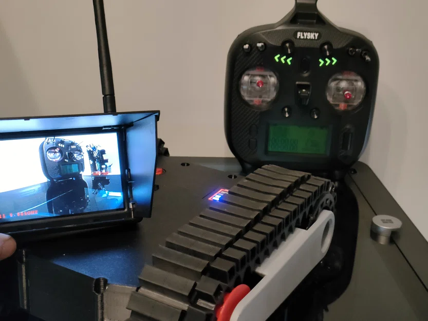 ReconBot siêu chất: RC Camera, leo cầu thang được (tới 19cm)! - Image 6