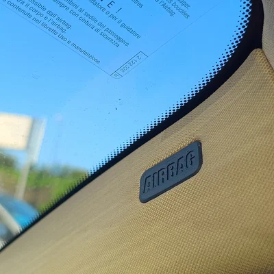 Nắp trụ A (A-pillar) BMW có chữ AIRBAG
