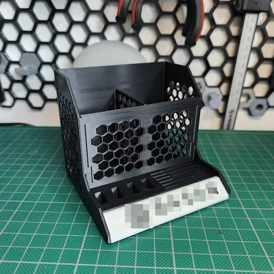 Khay sắp xếp bàn làm việc đựng bút, có ngăn USB và SD card