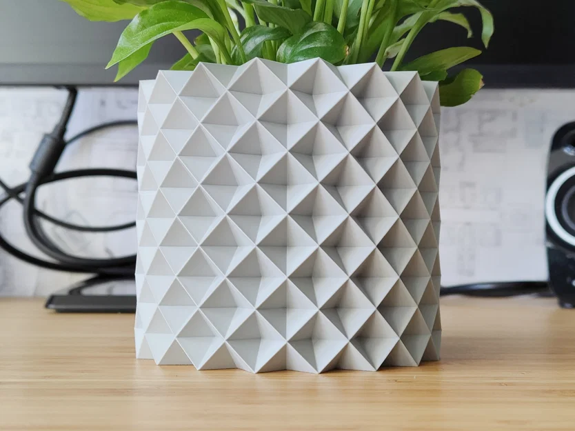 Chậu cây Quartz & Planter – thiết kế Vase Mode (hình học tinh thể) - Image 1
