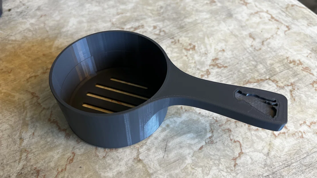 Muỗng xúc thức ăn chó 1 Cup dạng khe rây (1 Cup Slotted Dog food scoop) - Image 1
