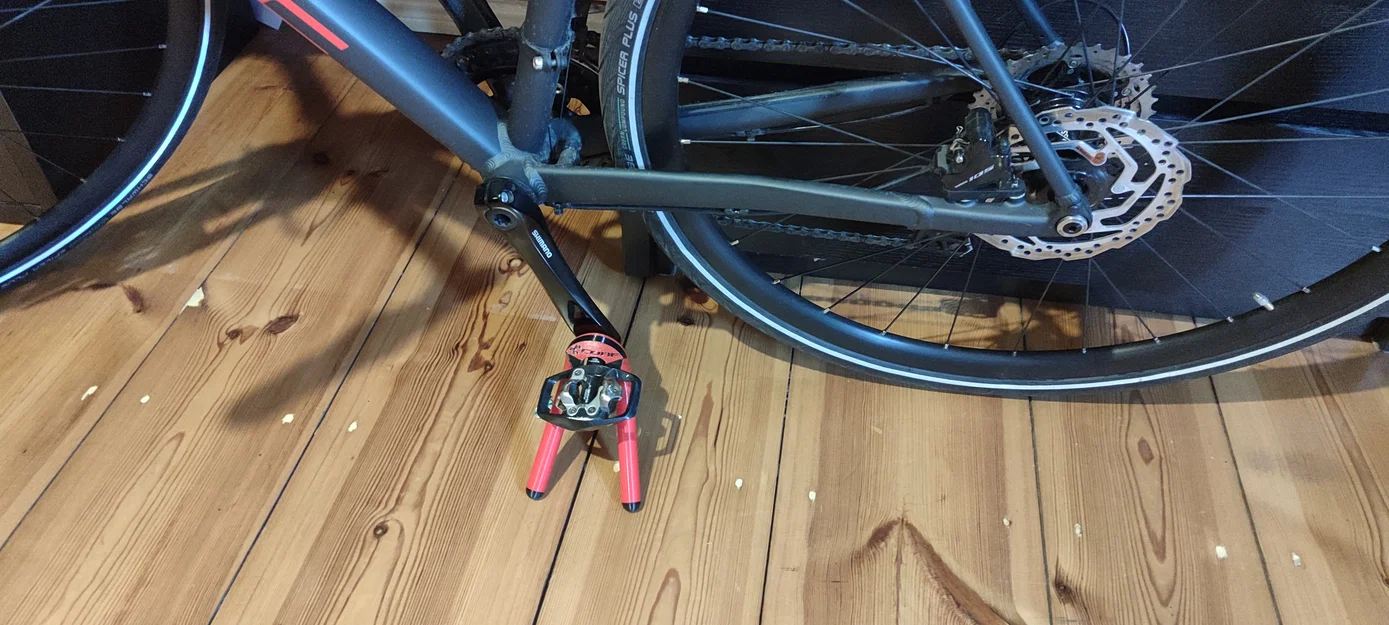 Stand dựng xe đạp (nghiêng theo pedal) – parametric - Image 1