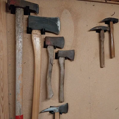 Giá treo tường cho rìu/dụng cụ (axe/tool wall holder)