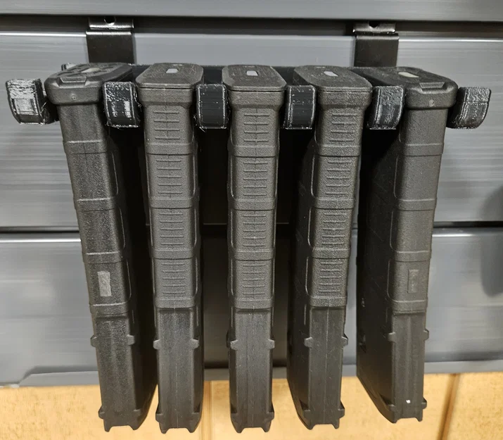 Giá treo băng đạn AR15 PMag cho slatwall - Image 1
